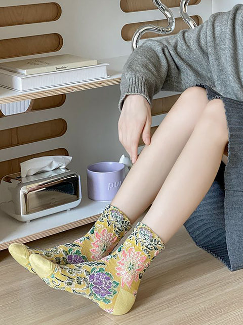 5 Pairs Women Vintage Flower Jacquard Mid-calf Socks