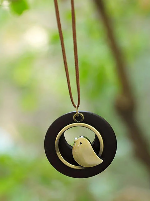 Cute Metal Bird Shape Round Wood Pendant Necklace